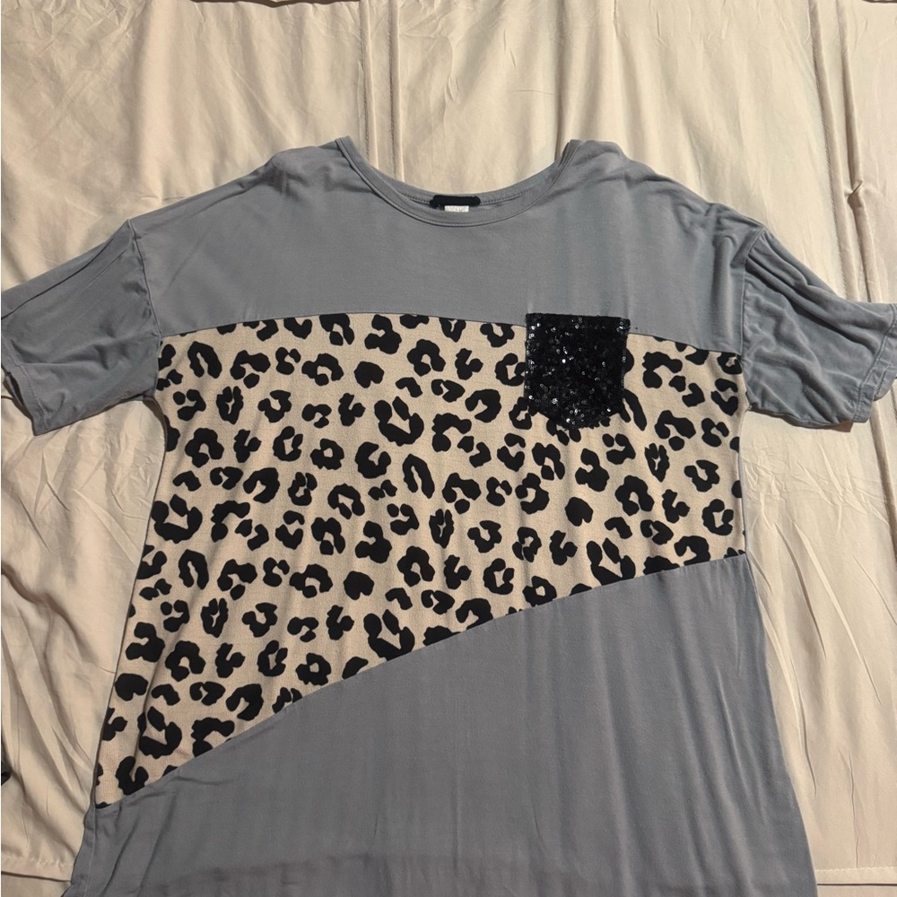 Gray and Leopard Print T-Shirt with Sequin Pocket